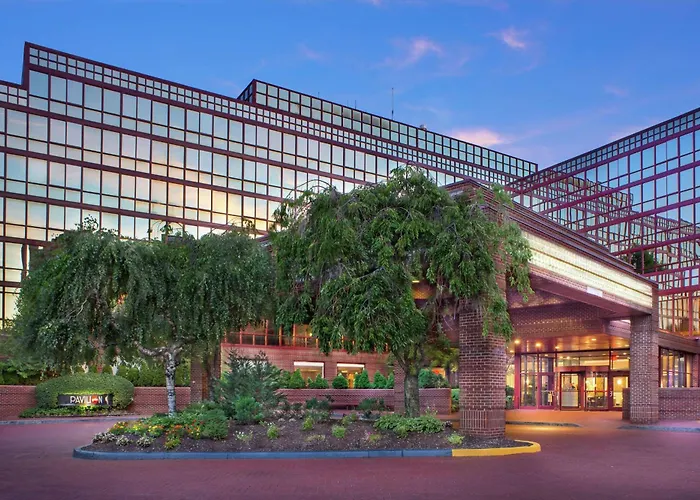 LaGuardia Plaza Hotel