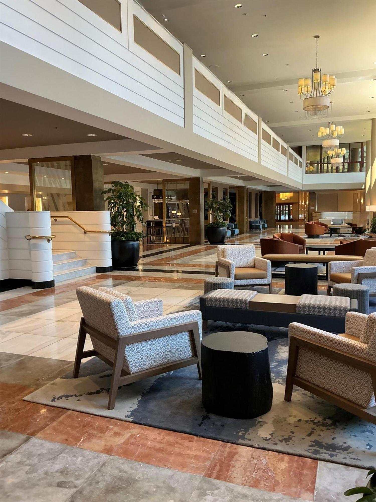 Laguardia Plaza Hotel 3*